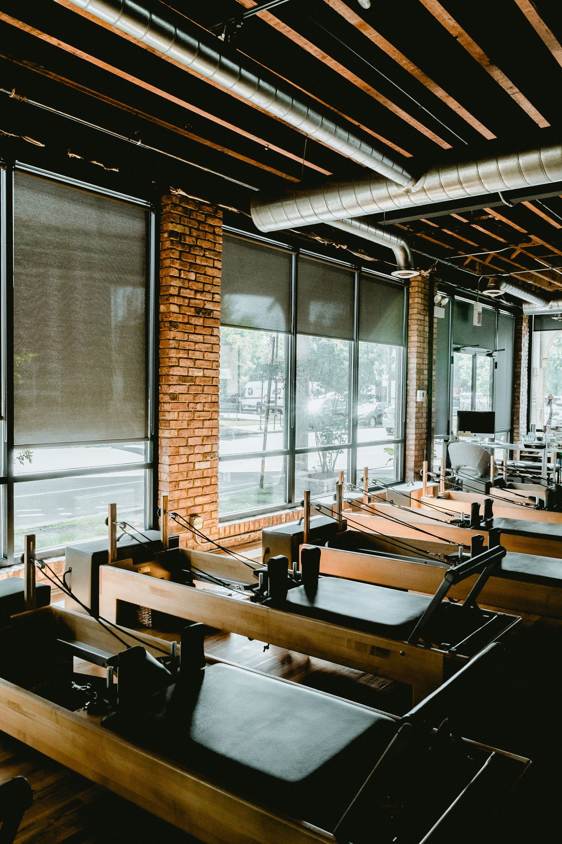 Sala principal de reformers de Línea Pilates Studio